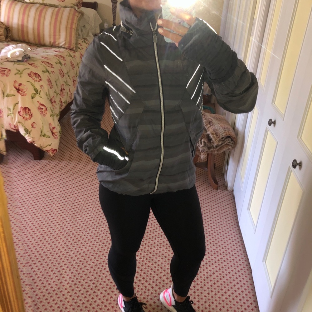 lululemon gray stripe run jacket size 6